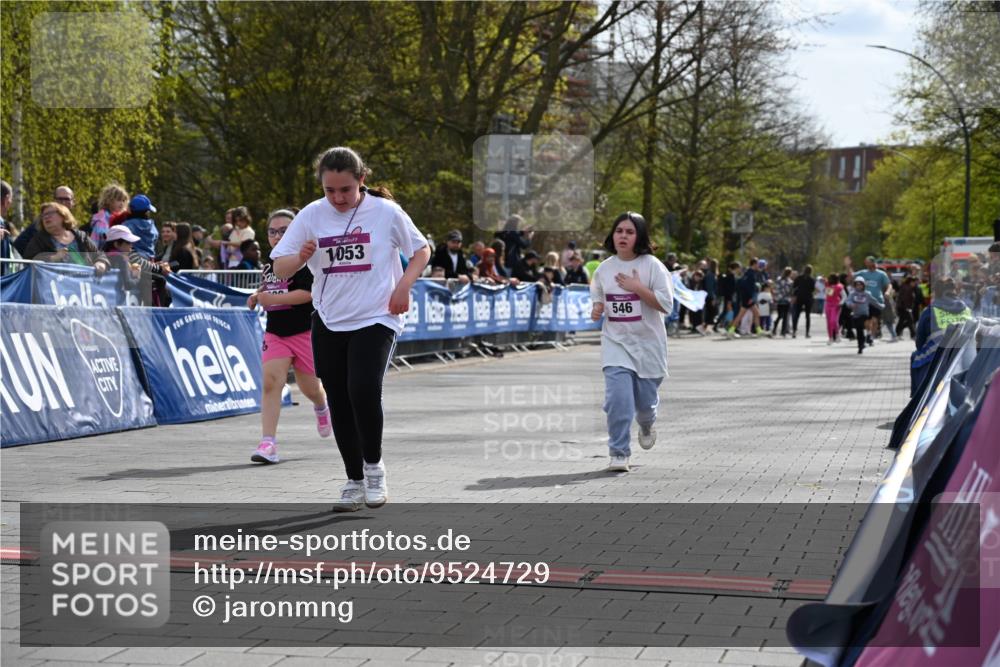 12.04.2026 - 45. Internationalen Wilhelmsburger Insellauf J. Mangold http://msf.ph/oto/9524729 12.04.2026 14:52:38 Ziel 1053, 546, 1803 meine-sportfotos.de