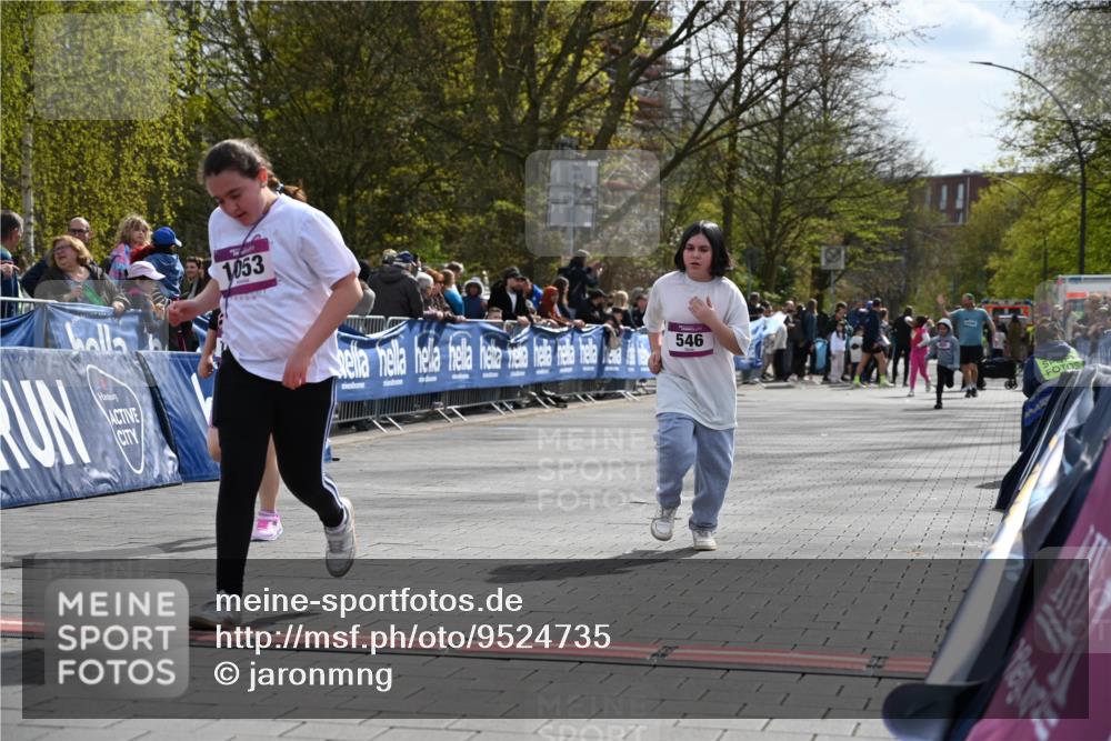 12.04.2026 - 45. Internationalen Wilhelmsburger Insellauf J. Mangold http://msf.ph/oto/9524735 12.04.2026 14:52:38 Ziel 1053, 546, 1803 meine-sportfotos.de