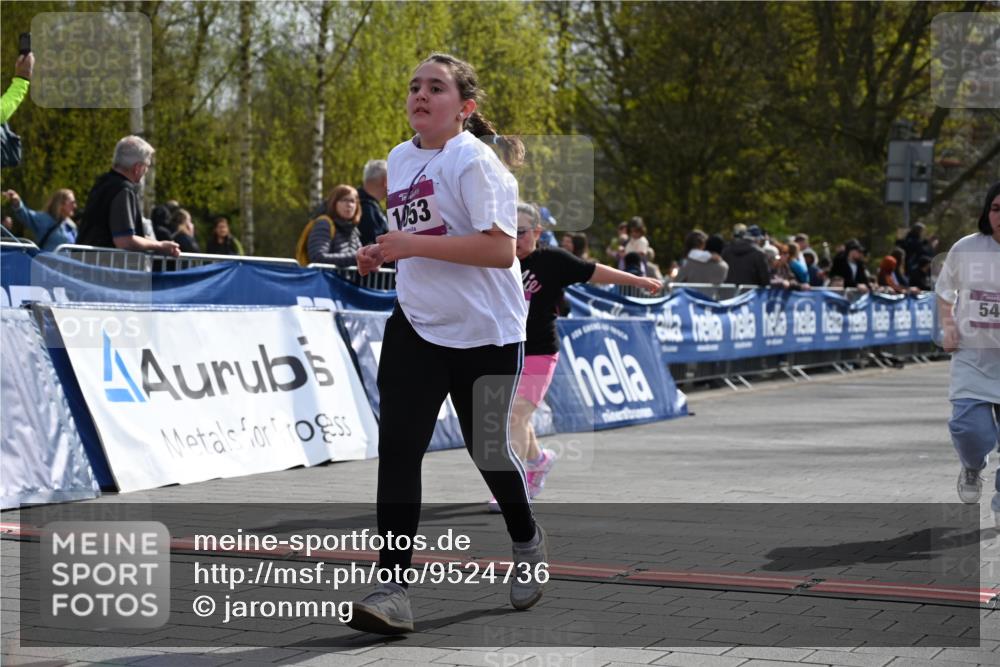 12.04.2026 - 45. Internationalen Wilhelmsburger Insellauf J. Mangold http://msf.ph/oto/9524736 12.04.2026 14:52:39 Ziel 1053, 546, 1803 meine-sportfotos.de