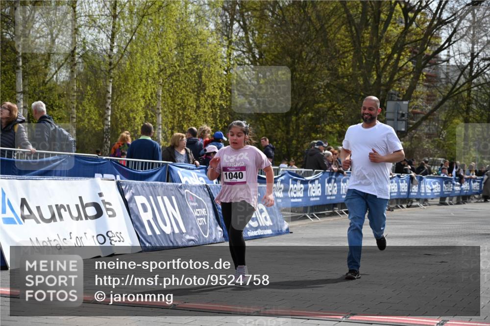 12.04.2026 - 45. Internationalen Wilhelmsburger Insellauf J. Mangold http://msf.ph/oto/9524758 12.04.2026 14:53:01 Ziel 1040, 509 meine-sportfotos.de