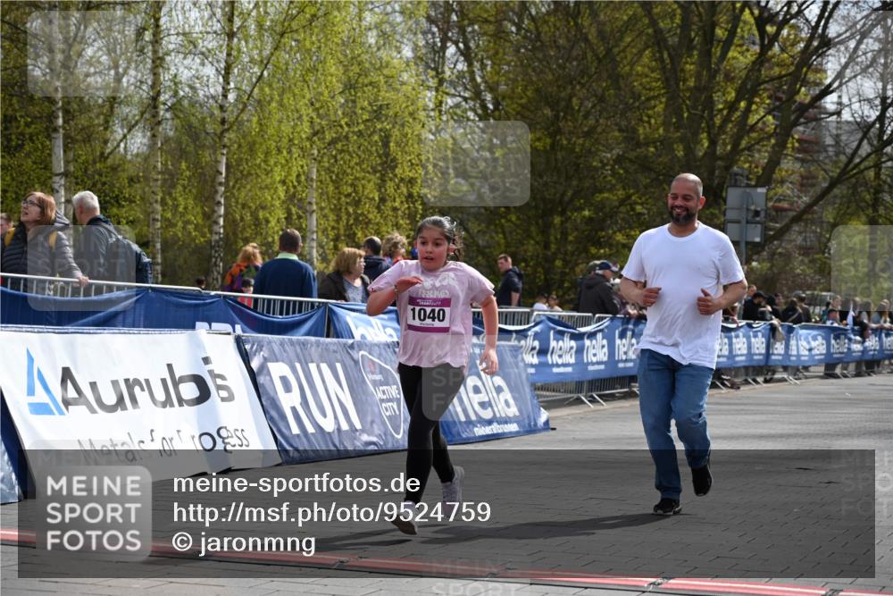 12.04.2026 - 45. Internationalen Wilhelmsburger Insellauf J. Mangold http://msf.ph/oto/9524759 12.04.2026 14:53:01 Ziel 1040, 509 meine-sportfotos.de