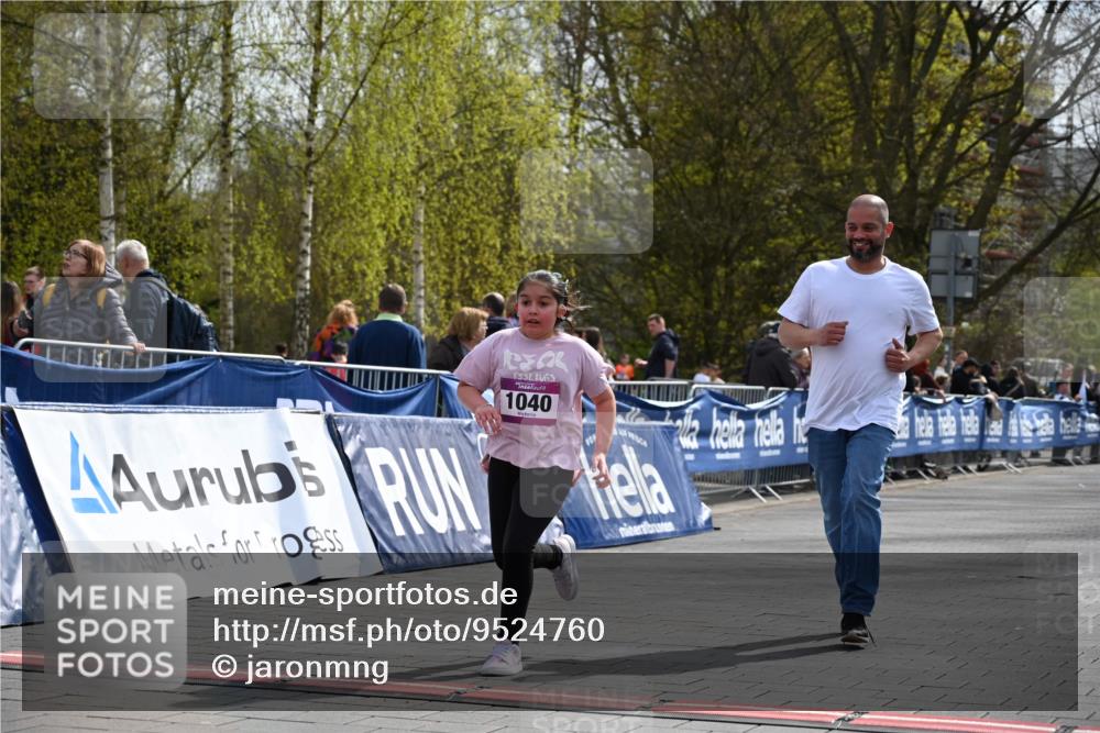 12.04.2026 - 45. Internationalen Wilhelmsburger Insellauf J. Mangold http://msf.ph/oto/9524760 12.04.2026 14:53:02 Ziel 1040, 509 meine-sportfotos.de