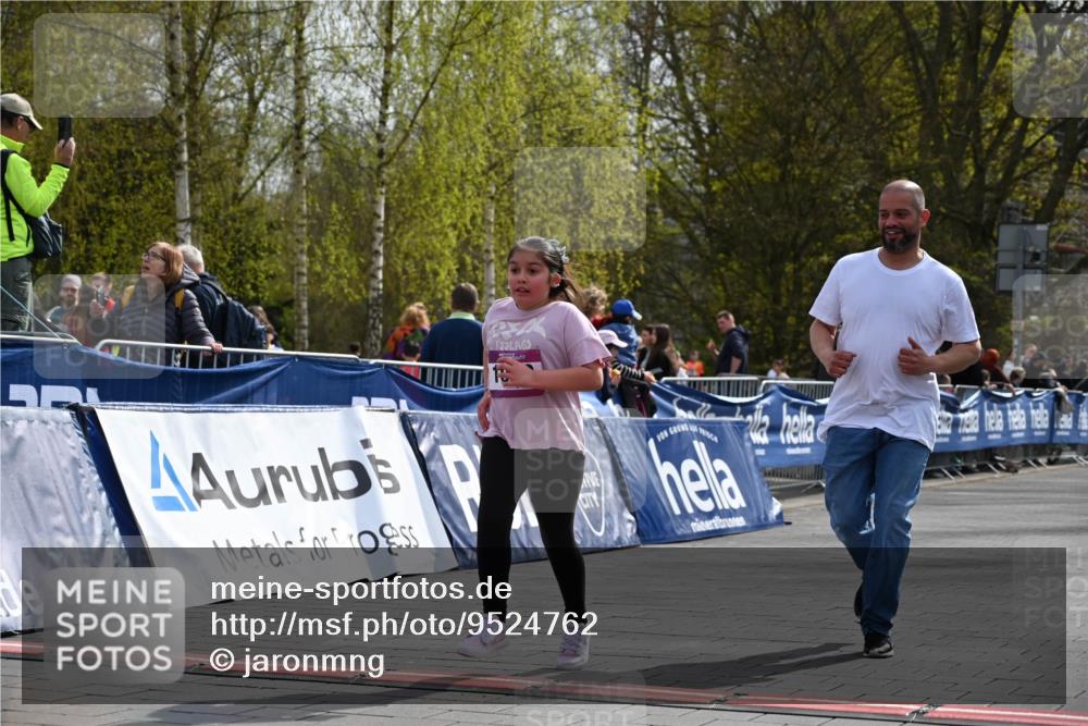 12.04.2026 - 45. Internationalen Wilhelmsburger Insellauf J. Mangold http://msf.ph/oto/9524762 12.04.2026 14:53:02 Ziel 1040, 509 meine-sportfotos.de