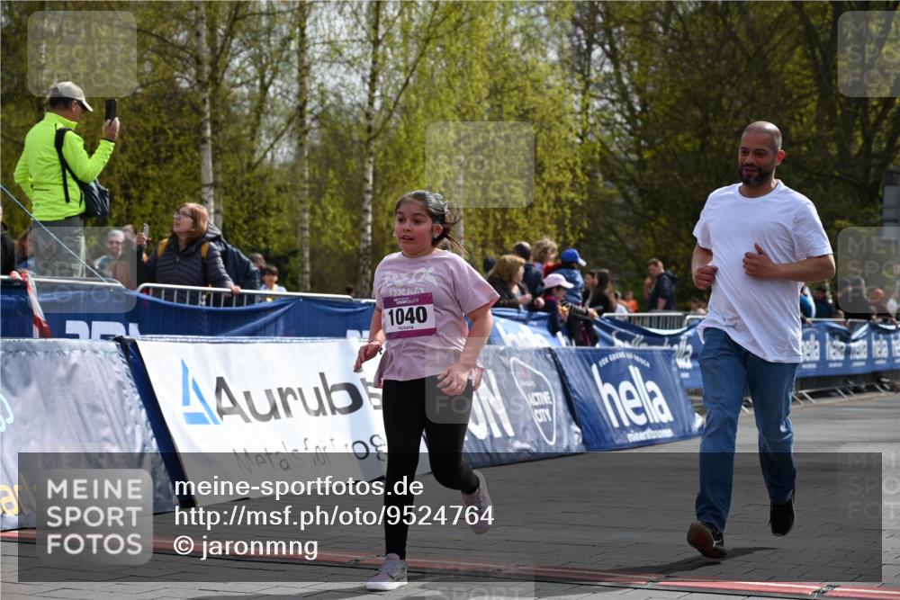 12.04.2026 - 45. Internationalen Wilhelmsburger Insellauf J. Mangold http://msf.ph/oto/9524764 12.04.2026 14:53:02 Ziel 1040, 509 meine-sportfotos.de