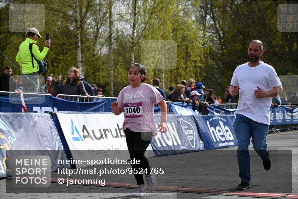 12.04.2026 - 45. Internationalen Wilhelmsburger Insellauf J. Mangold http://msf.ph/oto/9524765 12.04.2026 14:53:02 Ziel 1040, 509 meine-sportfotos.de