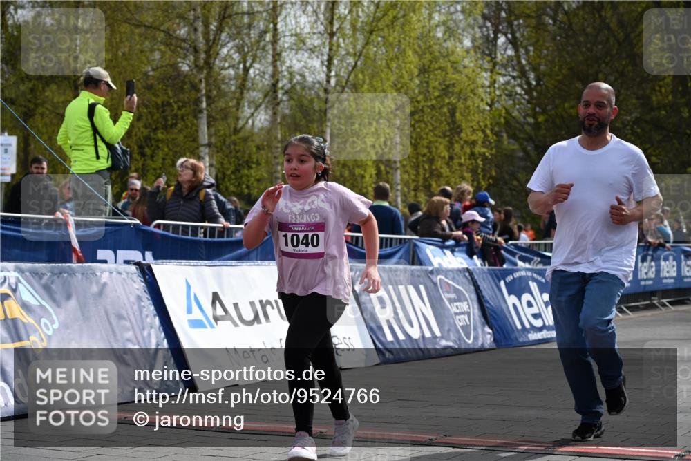 12.04.2026 - 45. Internationalen Wilhelmsburger Insellauf J. Mangold http://msf.ph/oto/9524766 12.04.2026 14:53:02 Ziel 1040, 509 meine-sportfotos.de