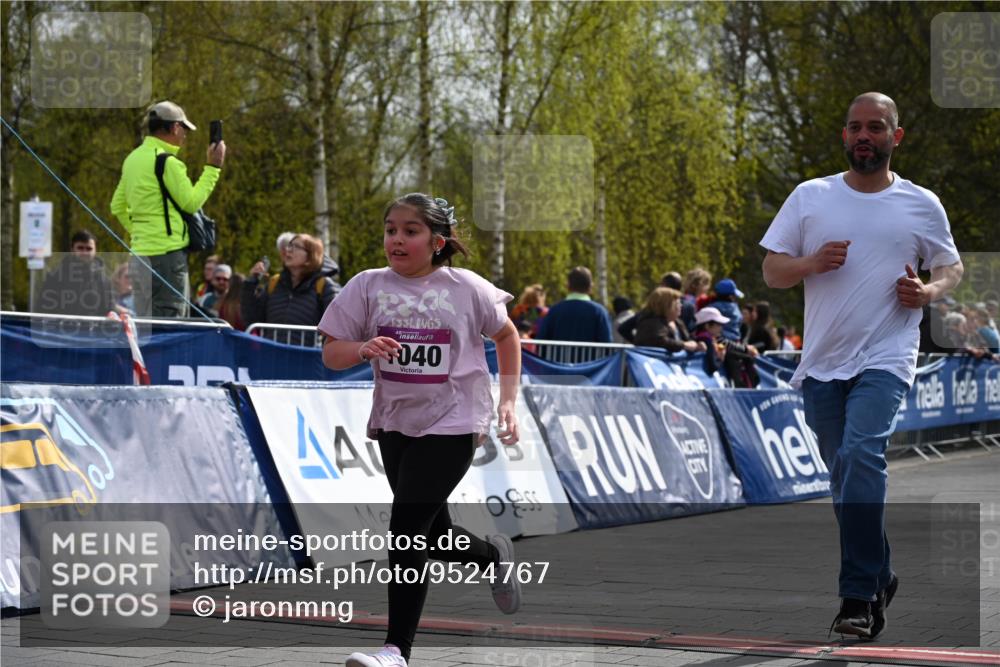 12.04.2026 - 45. Internationalen Wilhelmsburger Insellauf J. Mangold http://msf.ph/oto/9524767 12.04.2026 14:53:02 Ziel 1040, 509 meine-sportfotos.de