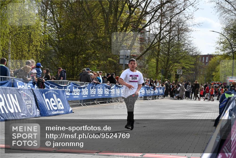 12.04.2026 - 45. Internationalen Wilhelmsburger Insellauf J. Mangold http://msf.ph/oto/9524769 12.04.2026 14:53:04 Ziel 1040, 509 meine-sportfotos.de