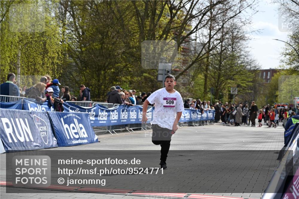 12.04.2026 - 45. Internationalen Wilhelmsburger Insellauf J. Mangold http://msf.ph/oto/9524771 12.04.2026 14:53:04 Ziel 1040, 509 meine-sportfotos.de