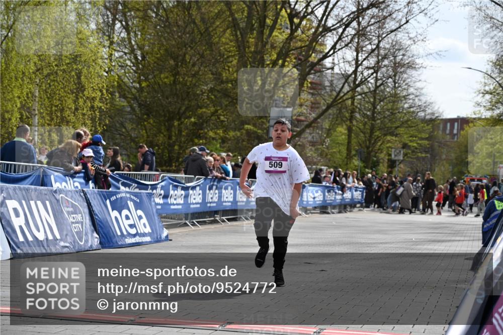 12.04.2026 - 45. Internationalen Wilhelmsburger Insellauf J. Mangold http://msf.ph/oto/9524772 12.04.2026 14:53:04 Ziel 1040, 509 meine-sportfotos.de
