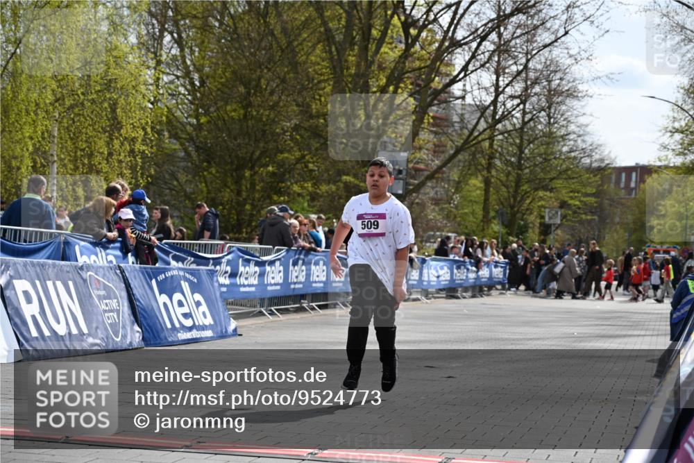 12.04.2026 - 45. Internationalen Wilhelmsburger Insellauf J. Mangold http://msf.ph/oto/9524773 12.04.2026 14:53:04 Ziel 1040, 509 meine-sportfotos.de