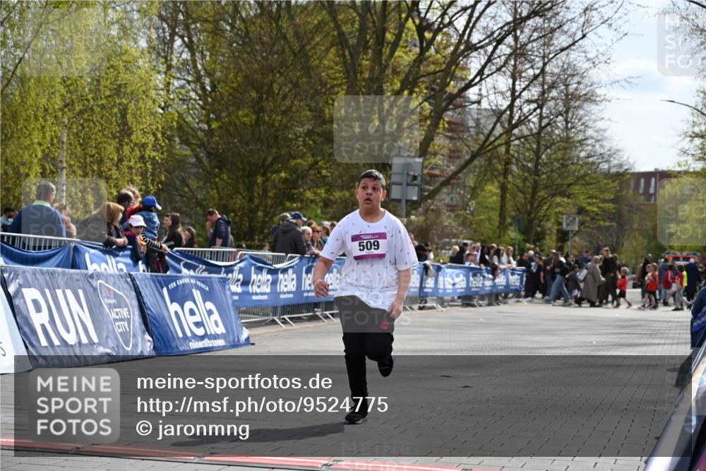 12.04.2026 - 45. Internationalen Wilhelmsburger Insellauf J. Mangold http://msf.ph/oto/9524775 12.04.2026 14:53:05 Ziel 1040, 509 meine-sportfotos.de