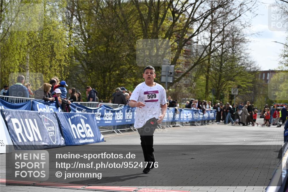 12.04.2026 - 45. Internationalen Wilhelmsburger Insellauf J. Mangold http://msf.ph/oto/9524776 12.04.2026 14:53:05 Ziel 1040, 509 meine-sportfotos.de