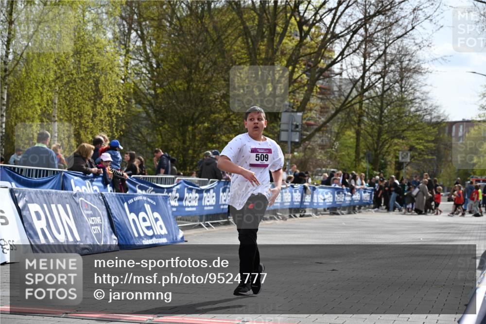 12.04.2026 - 45. Internationalen Wilhelmsburger Insellauf J. Mangold http://msf.ph/oto/9524777 12.04.2026 14:53:05 Ziel 1040, 509 meine-sportfotos.de