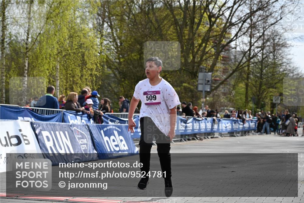 12.04.2026 - 45. Internationalen Wilhelmsburger Insellauf J. Mangold http://msf.ph/oto/9524781 12.04.2026 14:53:05 Ziel 1040, 509 meine-sportfotos.de