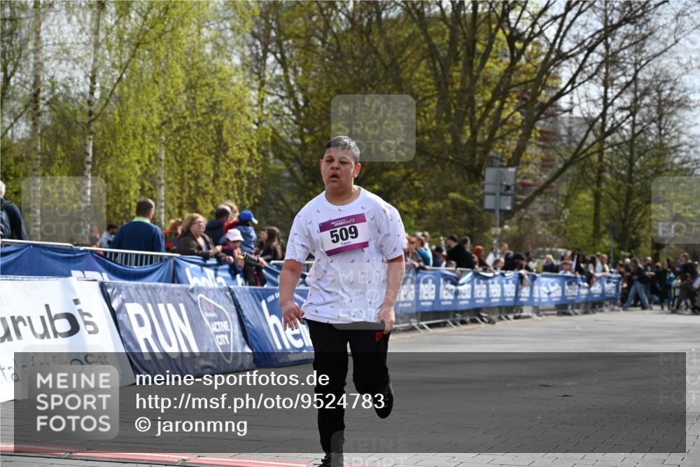12.04.2026 - 45. Internationalen Wilhelmsburger Insellauf J. Mangold http://msf.ph/oto/9524783 12.04.2026 14:53:05 Ziel 1040, 509 meine-sportfotos.de
