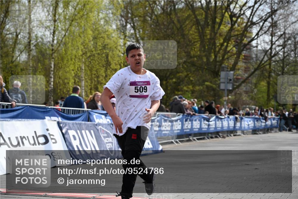 12.04.2026 - 45. Internationalen Wilhelmsburger Insellauf J. Mangold http://msf.ph/oto/9524786 12.04.2026 14:53:05 Ziel 1040, 509 meine-sportfotos.de