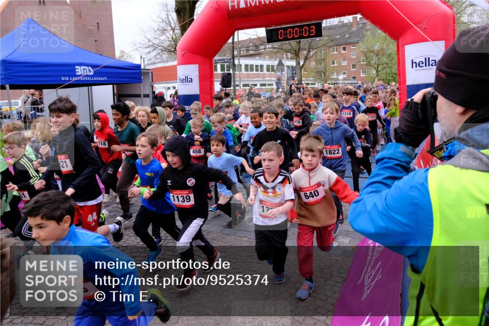 19.04.2026 - Hammer Lauf Tim E. http://msf.ph/oto/9525374 19.04.2026 09:20:32 Ziel 393, 394, 447, 448, 456, 458, 462, 496, 497, 517, 569, 586, 587, 591, 594, 595, 598, 633, 640, 644, 694, 700, 708, 722, 769, 771, 787, 788, 840, 841, 874, 875, 893, 897, 900, 904, 924, 925, 926, 927, 946, 961, 962, 965, 1014, 1024, 1039, 1040, 1052, 1055, 1057, 1058, 1060, 1065, 1078, 1086, 1087, 1094, 1139, 1155, 1156, 1172, 1173, 1191, 1192, 1195, 1197, 1199, 1205, 1213, 1222, 1223, 1237, 1238, 1240, 1241, 1242, 1245, 1257, 1259, 1272, 1281, 1282, 1283, 1287, 1306 meine-sportfotos.de