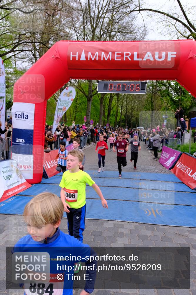 19.04.2026 - Hammer Lauf Tim E. http://msf.ph/oto/9526209 19.04.2026 09:27:34 Ziel 586, 845, 884, 887, 893, 911, 917, 998, 1155, 1205, 1306, 1309, 1328, 1337, 1373, 1400, 1410, 1413, 1435, 1685, 1808, 1864 meine-sportfotos.de