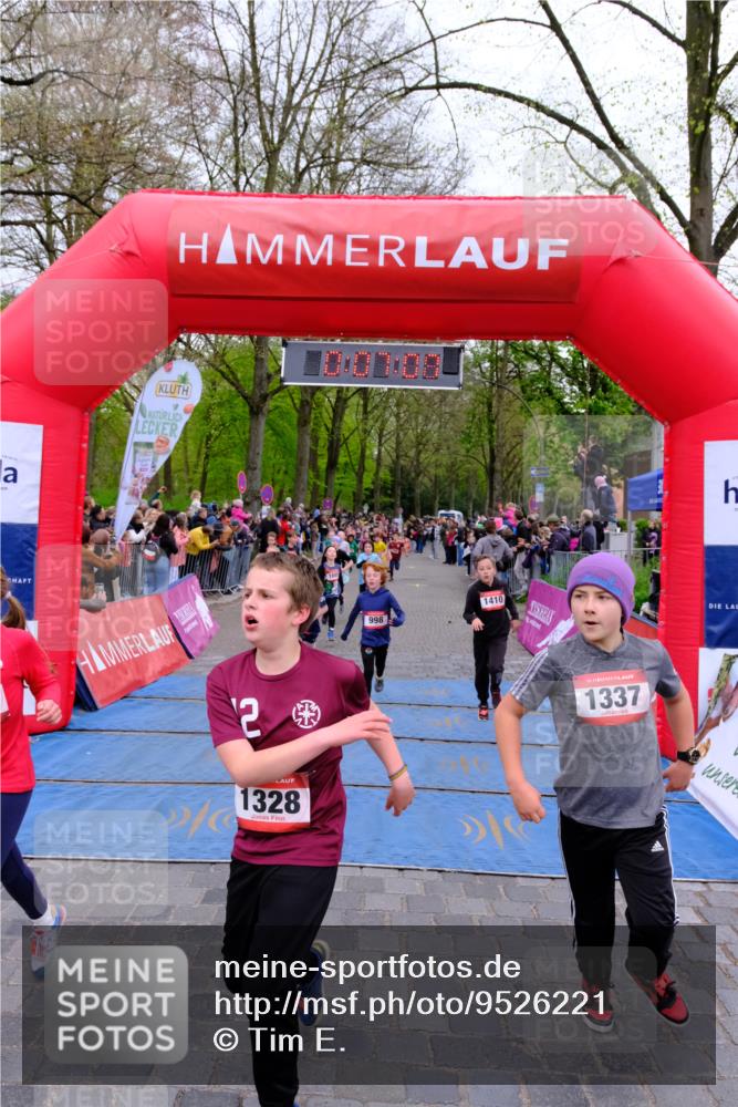 19.04.2026 - Hammer Lauf Tim E. http://msf.ph/oto/9526221 19.04.2026 09:27:36 Ziel 586, 788, 789, 845, 884, 887, 893, 900, 917, 998, 1098, 1155, 1205, 1306, 1309, 1328, 1337, 1373, 1400, 1410, 1413, 1435, 1685, 1808, 1864 meine-sportfotos.de