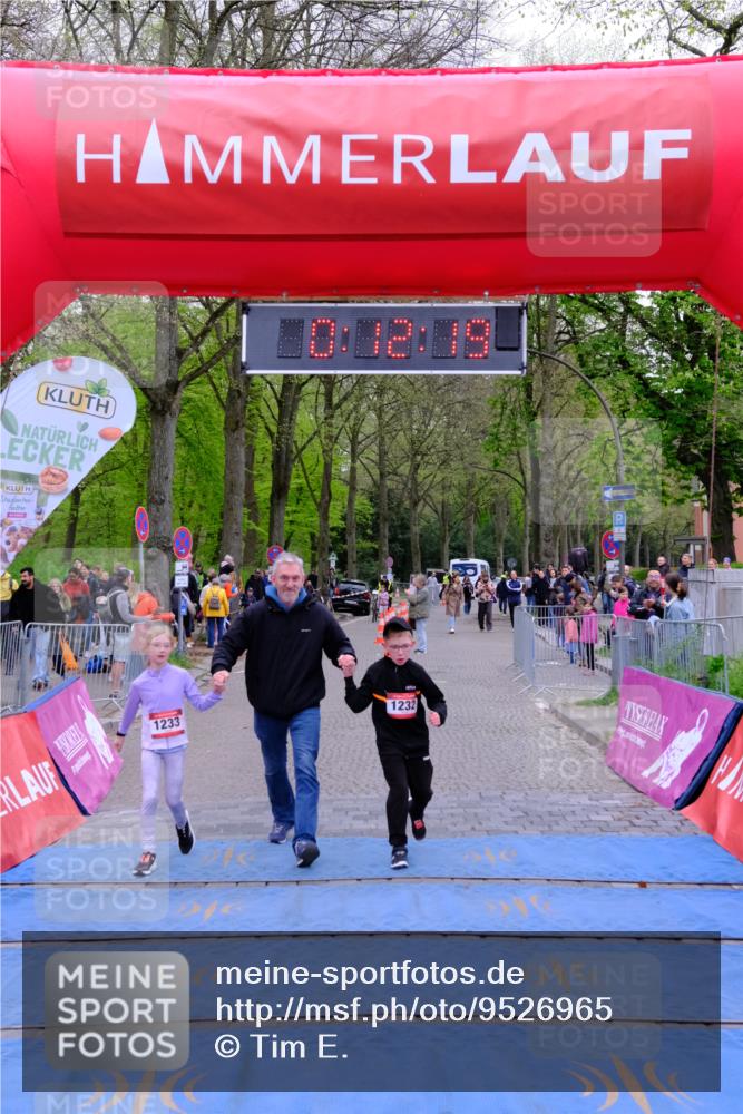 19.04.2026 - Hammer Lauf Tim E. http://msf.ph/oto/9526965 19.04.2026 09:32:46 Ziel 1232, 1233 meine-sportfotos.de