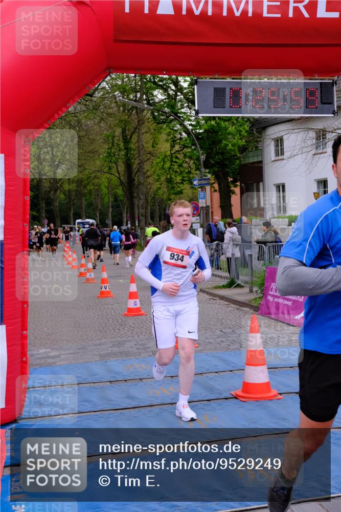19.04.2026 - Hammer Lauf Tim E. http://msf.ph/oto/9529249 19.04.2026 10:11:08 Ziel 359, 492, 493, 756, 934, 999 meine-sportfotos.de