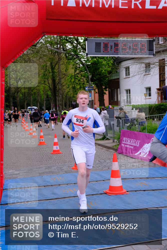 19.04.2026 - Hammer Lauf Tim E. http://msf.ph/oto/9529252 19.04.2026 10:11:08 Ziel 359, 492, 493, 756, 934, 999 meine-sportfotos.de