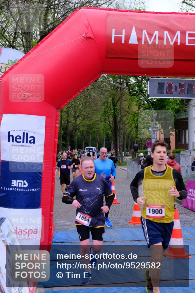 19.04.2026 - Hammer Lauf Tim E. http://msf.ph/oto/9529582 19.04.2026 10:12:53 Ziel 266, 526, 561, 813, 1144, 1247, 1602, 1854, 1900, 1901 meine-sportfotos.de