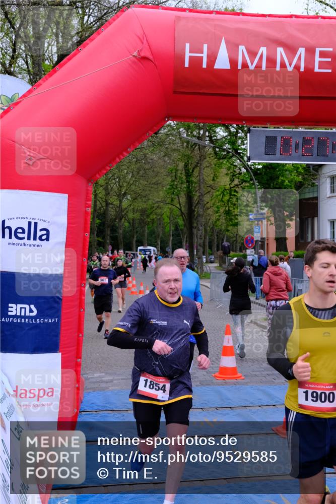 19.04.2026 - Hammer Lauf Tim E. http://msf.ph/oto/9529585 19.04.2026 10:12:53 Ziel 266, 526, 561, 813, 1144, 1247, 1602, 1854, 1900, 1901 meine-sportfotos.de