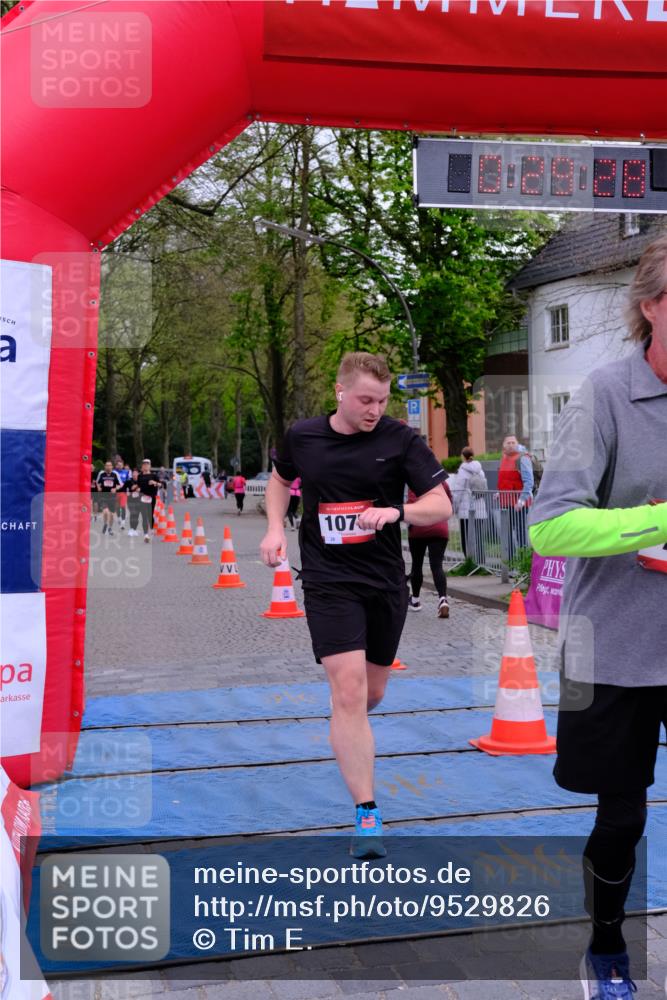 19.04.2026 - Hammer Lauf Tim E. http://msf.ph/oto/9529826 19.04.2026 10:14:36 Ziel 219, 220, 260, 611, 612, 715, 1075, 1091, 1638, 1760 meine-sportfotos.de