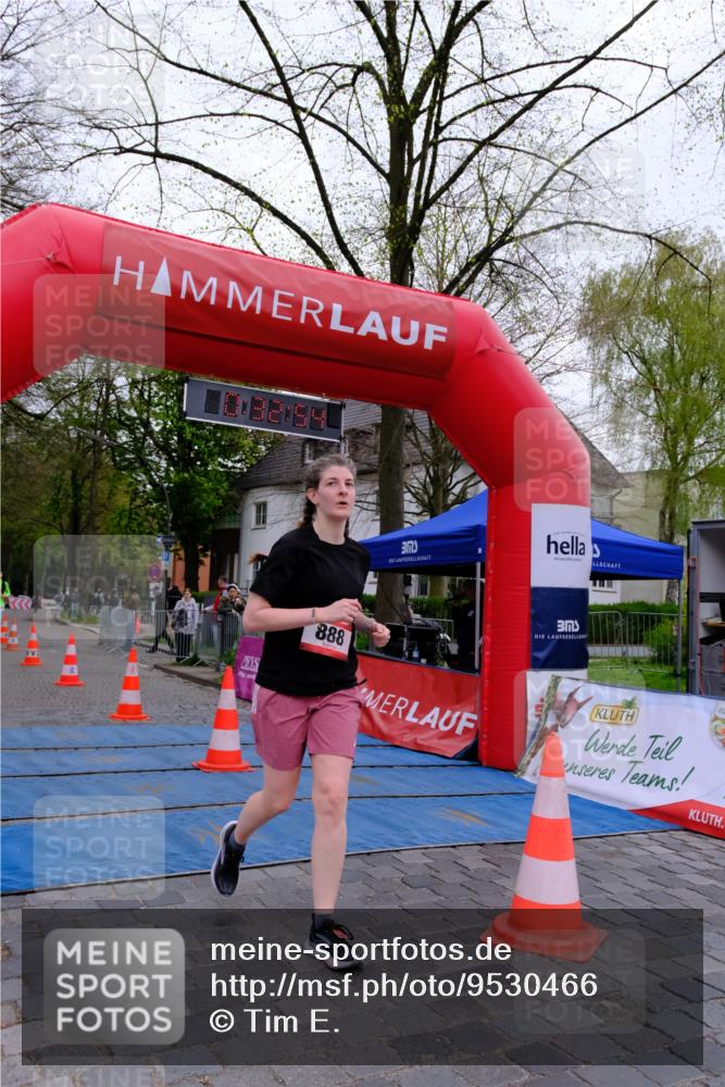 19.04.2026 - Hammer Lauf Tim E. http://msf.ph/oto/9530466 19.04.2026 10:18:02 Ziel 340, 888, 1912 meine-sportfotos.de
