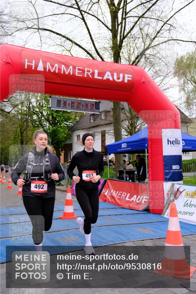19.04.2026 - Hammer Lauf Tim E. http://msf.ph/oto/9530816 19.04.2026 10:20:14 Ziel 492, 493 meine-sportfotos.de