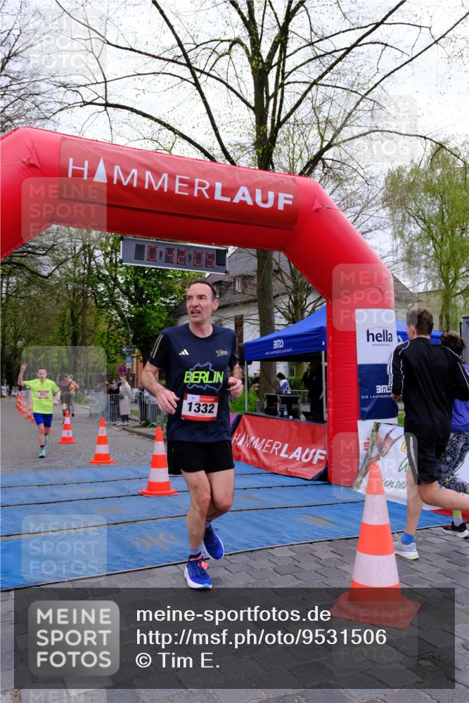 19.04.2026 - Hammer Lauf Tim E. http://msf.ph/oto/9531506 19.04.2026 10:27:13 Ziel 101, 377, 400, 543, 1332, 1800, 1898 meine-sportfotos.de