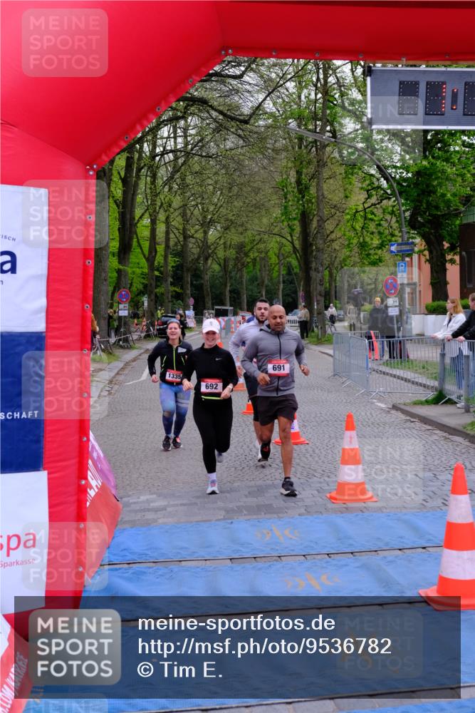 19.04.2026 - Hammer Lauf Tim E. http://msf.ph/oto/9536782 19.04.2026 10:57:35 Ziel 691, 692, 1335, 1633 meine-sportfotos.de