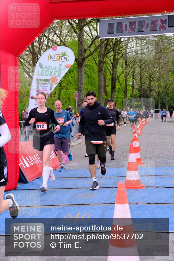 19.04.2026 - Hammer Lauf Tim E. http://msf.ph/oto/9537702 19.04.2026 11:06:34 Ziel 4, 117, 154, 467, 545, 604, 609, 796, 825, 912 meine-sportfotos.de