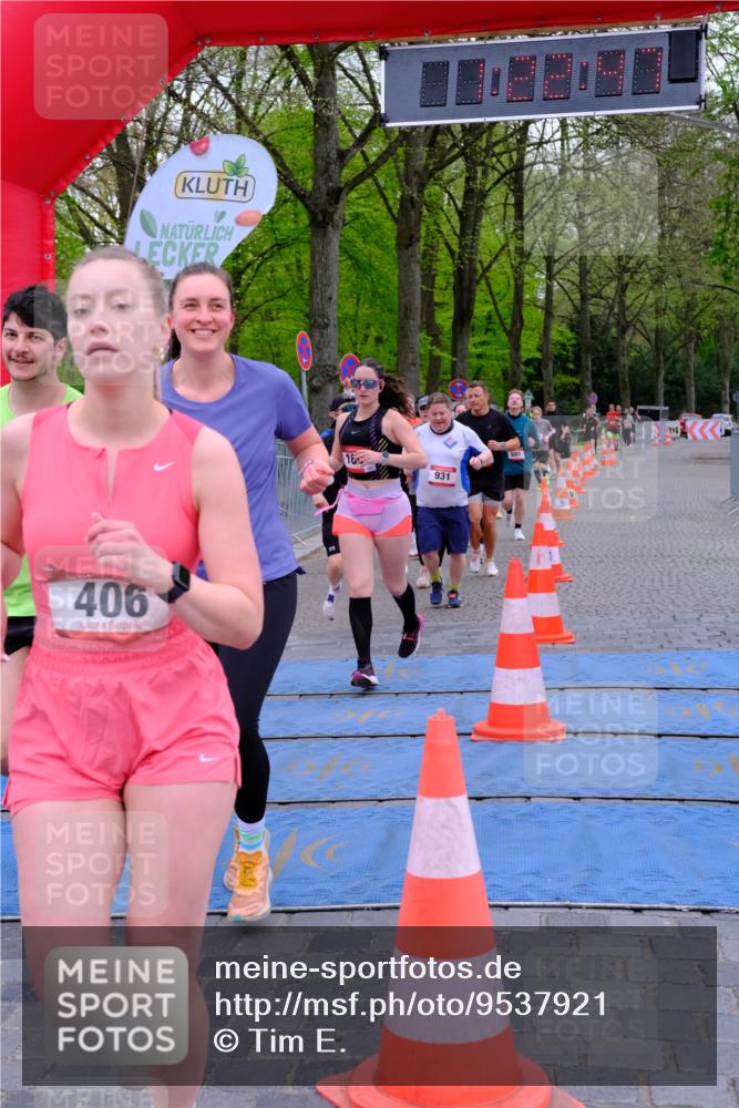 19.04.2026 - Hammer Lauf Tim E. http://msf.ph/oto/9537921 19.04.2026 11:07:55 Ziel 331, 333, 398, 406, 407, 433, 524, 525, 534, 614, 646, 663, 673, 674, 680, 931, 951, 1269, 1607, 1907 meine-sportfotos.de