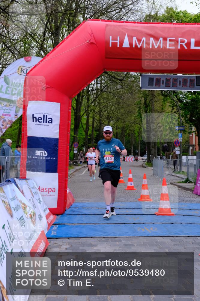 19.04.2026 - Hammer Lauf Tim E. http://msf.ph/oto/9539480 19.04.2026 11:35:10 Ziel 2, 12, 409, 437, 482, 620 meine-sportfotos.de