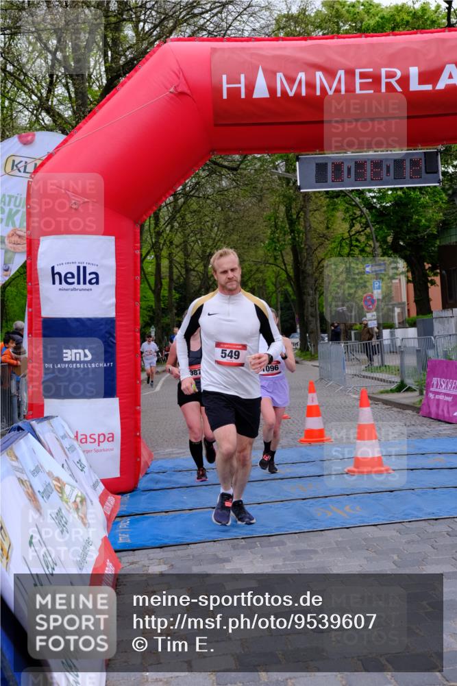 19.04.2026 - Hammer Lauf Tim E. http://msf.ph/oto/9539607 19.04.2026 11:36:20 Ziel 412, 549, 987, 990, 1096 meine-sportfotos.de