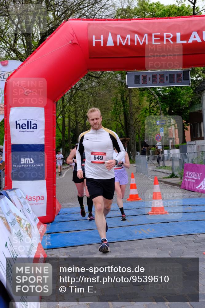 19.04.2026 - Hammer Lauf Tim E. http://msf.ph/oto/9539610 19.04.2026 11:36:20 Ziel 412, 549, 987, 990, 1096 meine-sportfotos.de