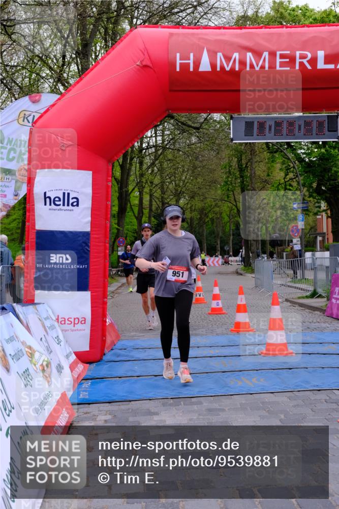 19.04.2026 - Hammer Lauf Tim E. http://msf.ph/oto/9539881 19.04.2026 11:38:28 Ziel 420, 951, 1928 meine-sportfotos.de