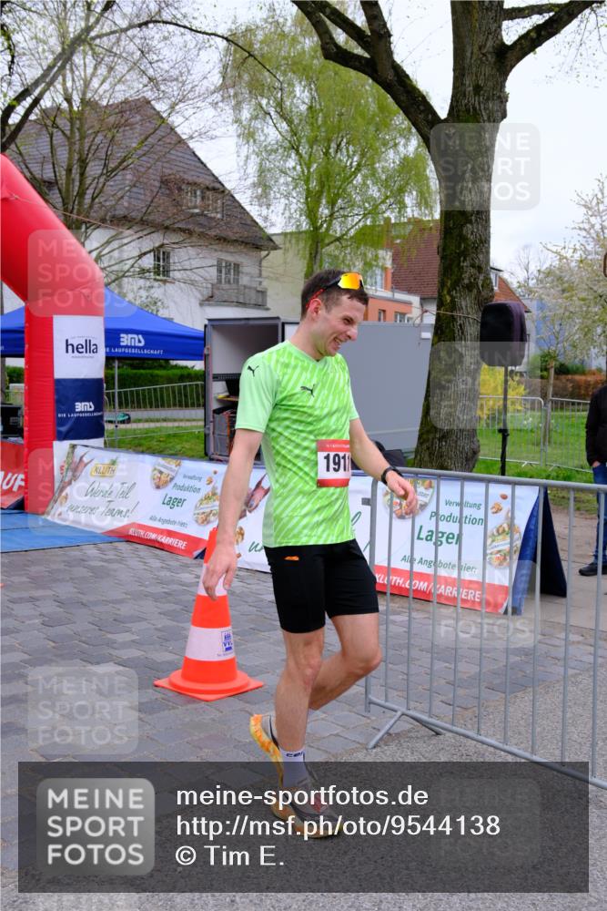 19.04.2026 - Hammer Lauf Tim E. http://msf.ph/oto/9544138 19.04.2026 12:15:38 Ziel 779, 939, 1884, 1911 meine-sportfotos.de