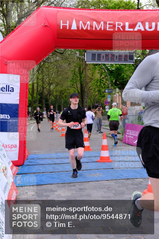 19.04.2026 - Hammer Lauf Tim E. http://msf.ph/oto/9544871 19.04.2026 12:25:42 Ziel 297, 511, 516, 554, 627, 933 meine-sportfotos.de