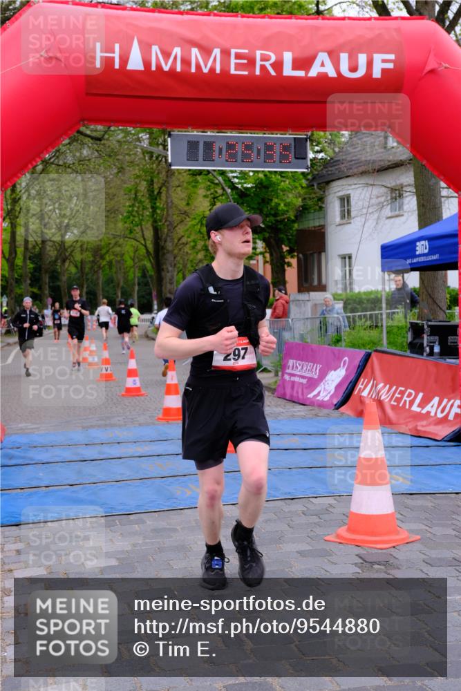 19.04.2026 - Hammer Lauf Tim E. http://msf.ph/oto/9544880 19.04.2026 12:25:43 Ziel 297, 511, 516, 554, 627, 933 meine-sportfotos.de