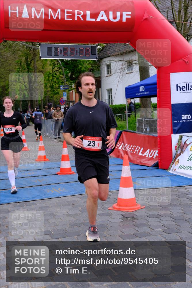 19.04.2026 - Hammer Lauf Tim E. http://msf.ph/oto/9545405 19.04.2026 12:29:46 Ziel 23, 138, 144, 145, 218, 349, 864, 912 meine-sportfotos.de