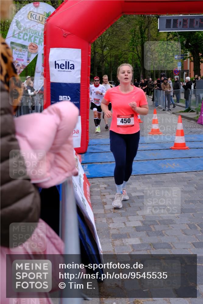 19.04.2026 - Hammer Lauf Tim E. http://msf.ph/oto/9545535 19.04.2026 12:31:48 Ziel 8, 123, 304, 335, 420, 450, 549, 690, 796, 1103, 1106, 1111, 1300, 1339, 1601, 1928 meine-sportfotos.de