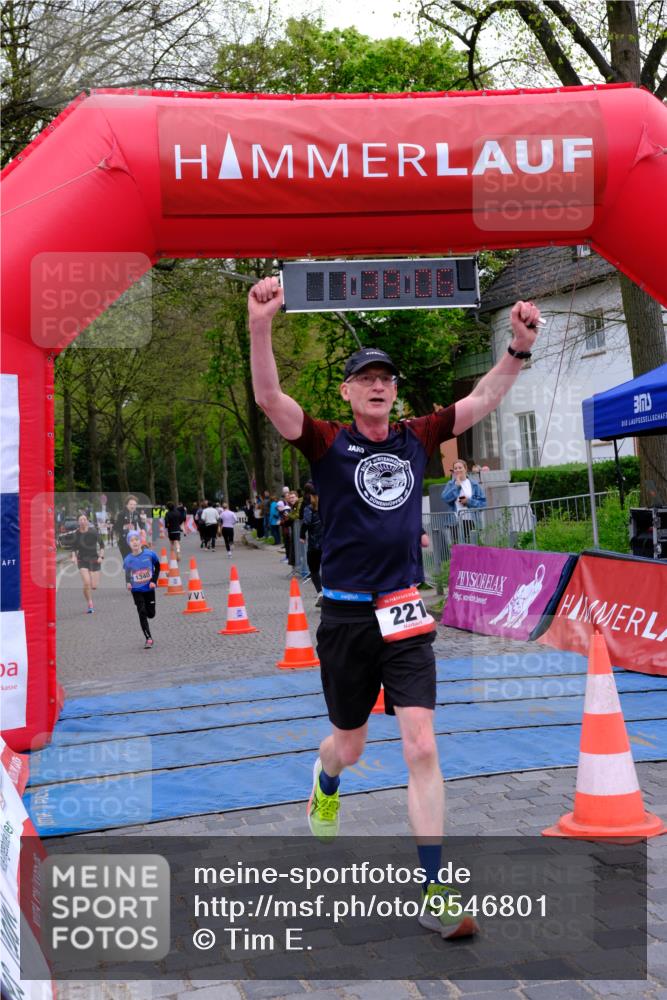 19.04.2026 - Hammer Lauf Tim E. http://msf.ph/oto/9546801 19.04.2026 12:39:14 Ziel 221, 406, 407, 663, 714, 742, 865, 902, 905, 1038, 1137, 1340, 1832 meine-sportfotos.de
