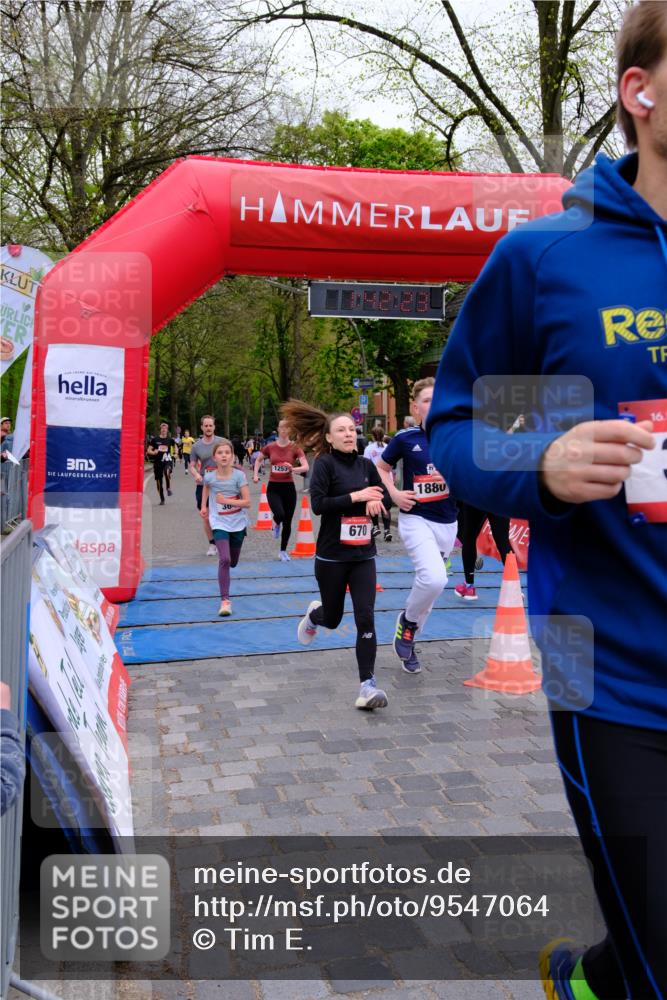19.04.2026 - Hammer Lauf Tim E. http://msf.ph/oto/9547064 19.04.2026 12:42:30 Ziel 20, 311, 364, 486, 670, 854, 855, 1253, 1352, 1571, 1574, 1821, 1834, 1880, 1887 meine-sportfotos.de