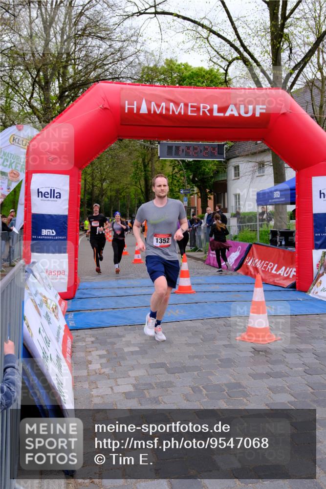 19.04.2026 - Hammer Lauf Tim E. http://msf.ph/oto/9547068 19.04.2026 12:42:32 Ziel 20, 117, 311, 364, 670, 741, 854, 855, 1253, 1352, 1571, 1574, 1689, 1821, 1880, 1887 meine-sportfotos.de