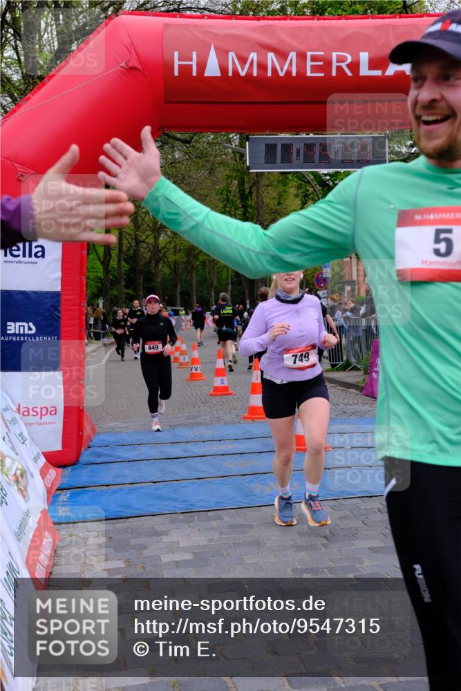 19.04.2026 - Hammer Lauf Tim E. http://msf.ph/oto/9547315 19.04.2026 12:46:07 Ziel 5, 295, 341, 449, 511, 749 meine-sportfotos.de