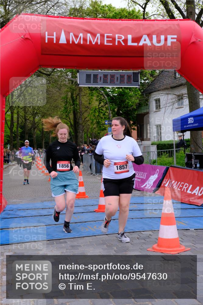 19.04.2026 - Hammer Lauf Tim E. http://msf.ph/oto/9547630 19.04.2026 12:49:38 Ziel 800, 1856, 1857 meine-sportfotos.de